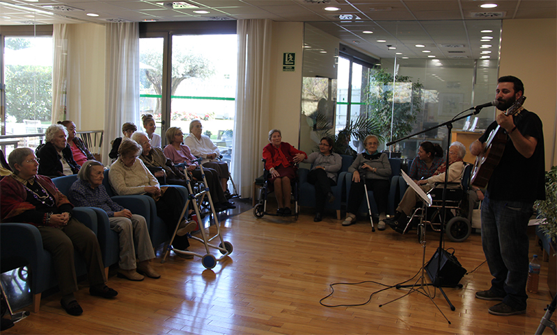 Beneficis de la musicoteràpia a les residències per a gent gran