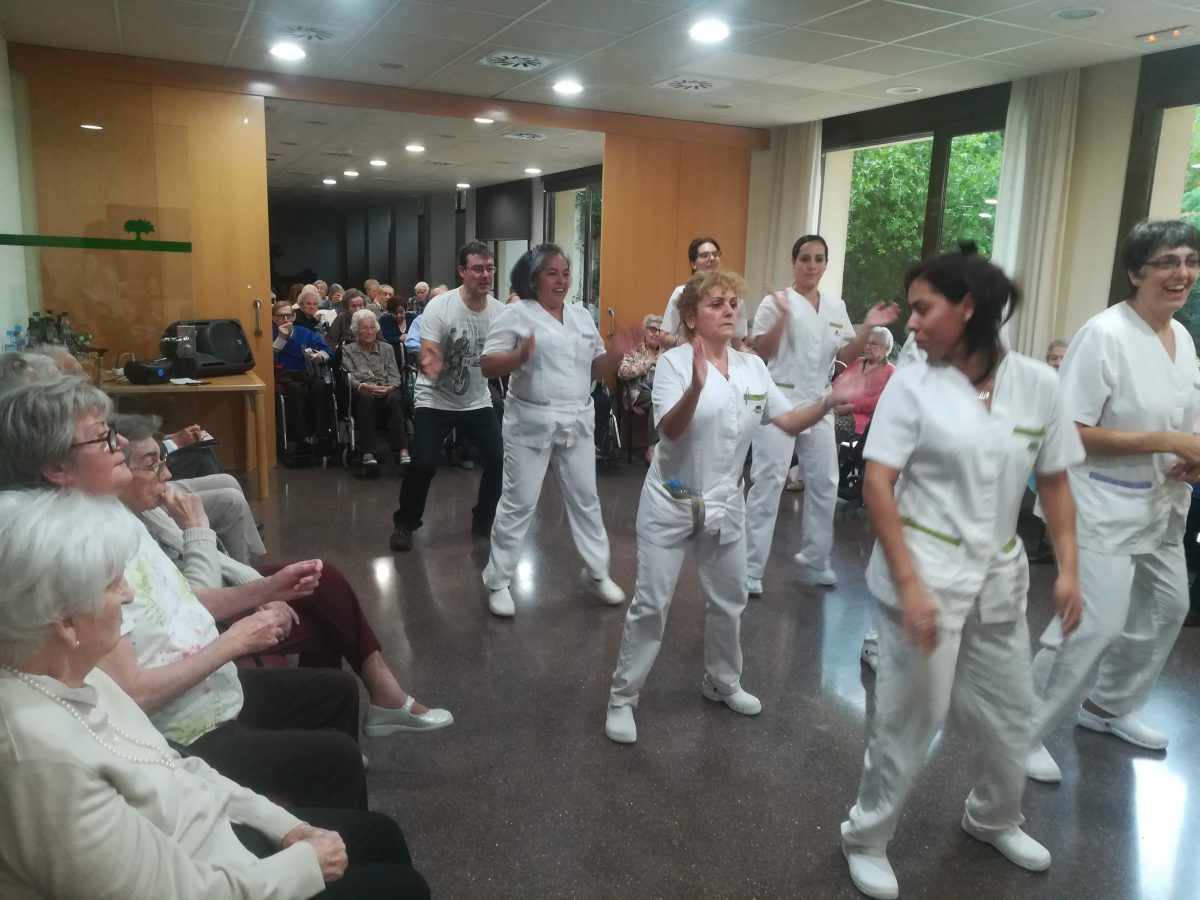 beneficios físics y cognitivos del baile para las personas mayores